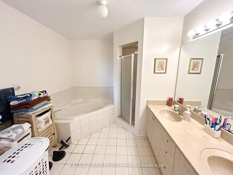 Photo 15 at 231 Pinewood Drive, Yorkhill, Vaughan