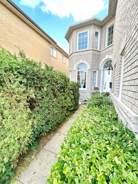 Photo 36 at 231 Pinewood Drive, Yorkhill, Vaughan