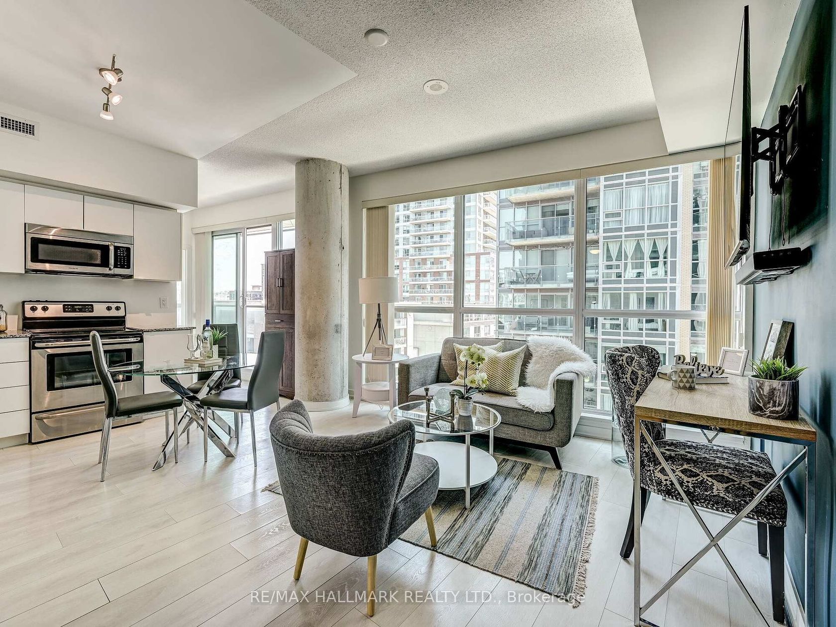 704 - 150 East Liberty Street, Niagara, Toronto by Alessia Polo 704 - 150 East Liberty Street, Niagara, Toronto
