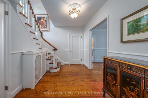 Photo 3 at 223 Riverside Drive, Swansea, Toronto