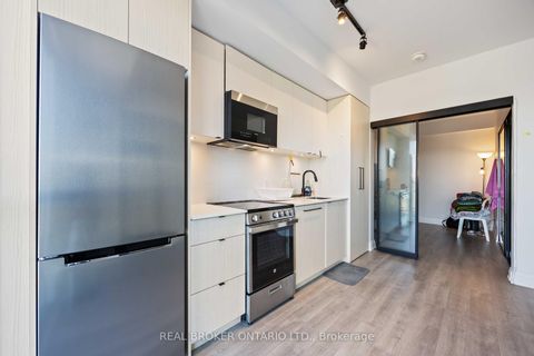Photo 7 at 705 - 2369 Danforth Avenue, Danforth, Toronto