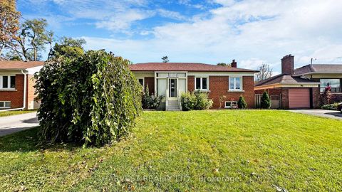 Photo 2 at 47 Commons Drive, Sullivan, Toronto