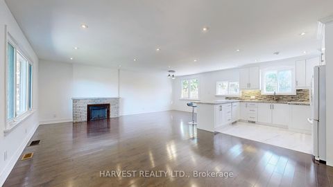 Photo 3 at 47 Commons Drive, Sullivan, Toronto