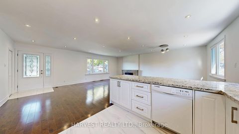 Photo 10 at 47 Commons Drive, Sullivan, Toronto