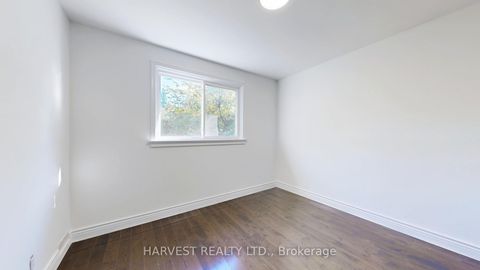 Photo 11 at 47 Commons Drive, Sullivan, Toronto
