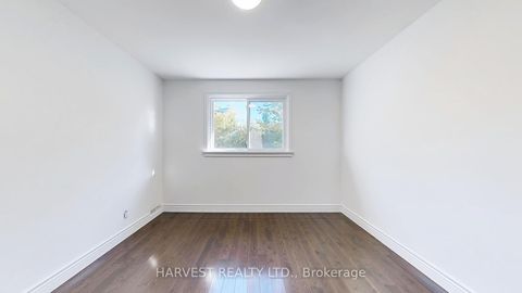 Photo 12 at 47 Commons Drive, Sullivan, Toronto