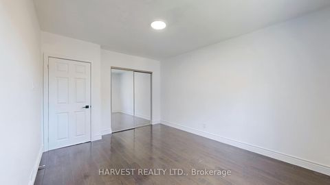 Photo 17 at 47 Commons Drive, Sullivan, Toronto
