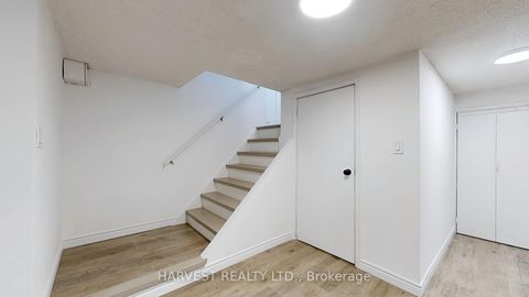 Photo 22 at 47 Commons Drive, Sullivan, Toronto