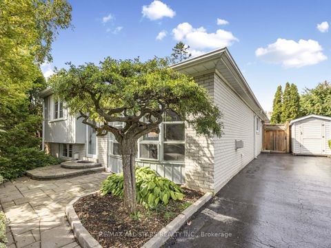 Photo 2 at 220 Catalina Drive, Guildwood, Toronto