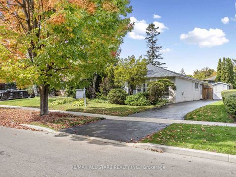 Photo 3 at 220 Catalina Drive, Guildwood, Toronto