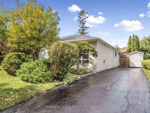 Photo 4 at 220 Catalina Drive, Guildwood, Toronto