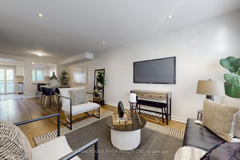 Photo 3 at 20 Rodeo Court, Newtonbrook West, Toronto
