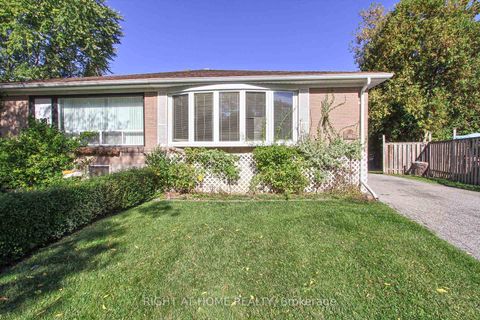 Photo 1 at 40 Kitimat Crescent, Aurora Heights, Aurora