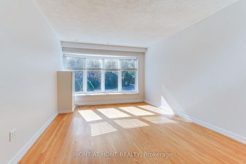 Photo 5 at 40 Kitimat Crescent, Aurora Heights, Aurora