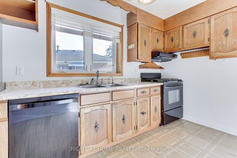 Photo 8 at 40 Kitimat Crescent, Aurora Heights, Aurora