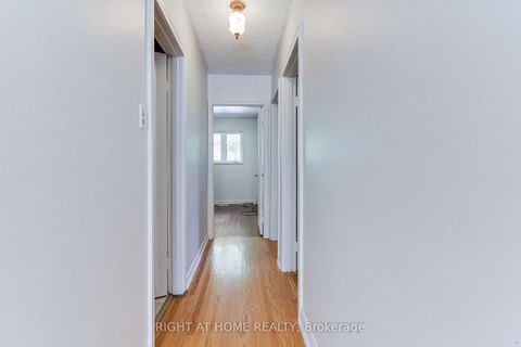 Photo 10 at 40 Kitimat Crescent, Aurora Heights, Aurora