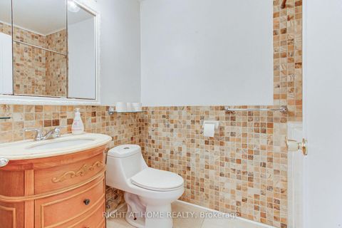 Photo 11 at 40 Kitimat Crescent, Aurora Heights, Aurora