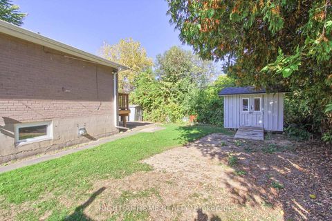 Photo 25 at 40 Kitimat Crescent, Aurora Heights, Aurora