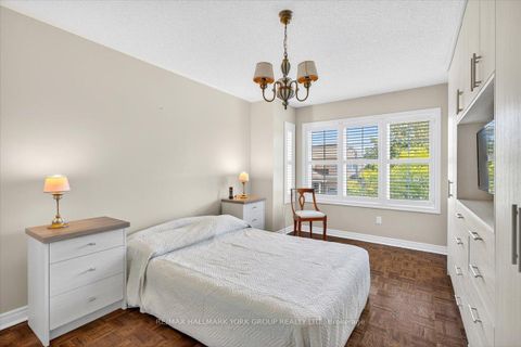 Photo 32 at 16 Woodland Trail Court, Islington Woods, Vaughan