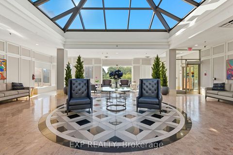 Photo 1 at 111 - 14924 Yonge Street, Aurora Highlands, Aurora