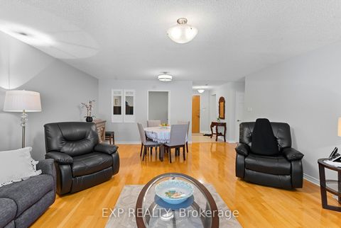 Photo 6 at 111 - 14924 Yonge Street, Aurora Highlands, Aurora