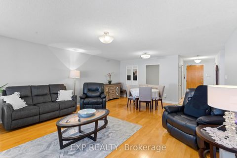 Photo 7 at 111 - 14924 Yonge Street, Aurora Highlands, Aurora