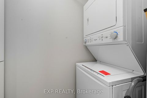 Photo 16 at 111 - 14924 Yonge Street, Aurora Highlands, Aurora