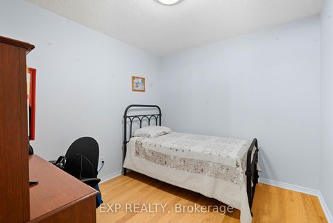 Photo 17 at 111 - 14924 Yonge Street, Aurora Highlands, Aurora