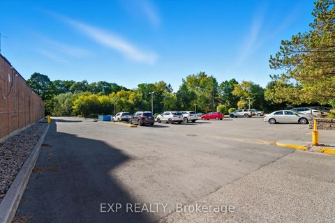 Photo 26 at 111 - 14924 Yonge Street, Aurora Highlands, Aurora