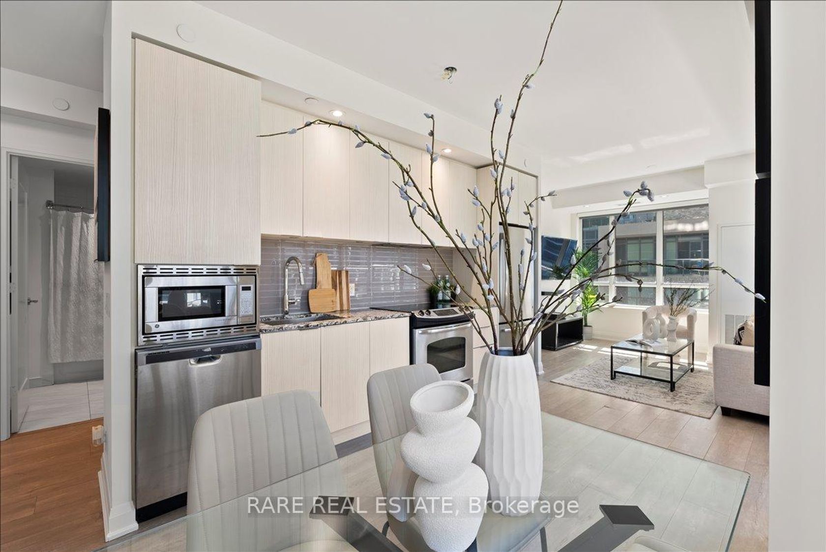 608 - 110 Marine Parade Drive, Mimico, Toronto by Alessia Polo 608 - 110 Marine Parade Drive, Mimico, Toronto