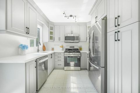 Photo 9 at 67 Livingstone Street W, Sunnidale, Barrie