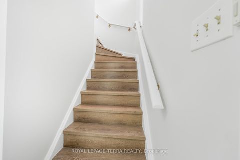 Photo 15 at 67 Livingstone Street W, Sunnidale, Barrie