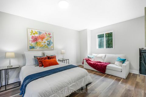 Photo 17 at 67 Livingstone Street W, Sunnidale, Barrie