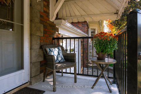 Photo 1 at 25 Ferncroft Drive, Cliffside, Toronto