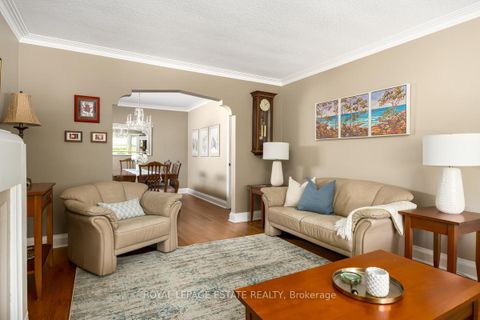 Photo 3 at 25 Ferncroft Drive, Cliffside, Toronto