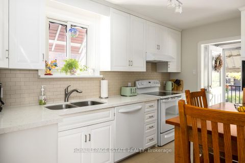 Photo 6 at 25 Ferncroft Drive, Cliffside, Toronto