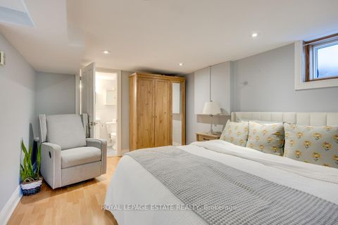 Photo 16 at 25 Ferncroft Drive, Cliffside, Toronto