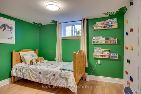 Photo 17 at 25 Ferncroft Drive, Cliffside, Toronto
