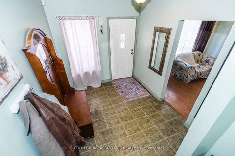 Photo 2 at 16 North Bonnington Avenue, Birchmount, Toronto