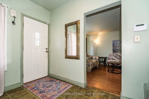 Photo 5 at 16 North Bonnington Avenue, Birchmount, Toronto