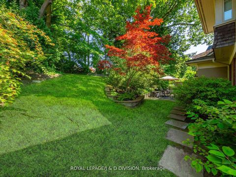 Photo 2 at 8 Glenallan Road, York Mills, Toronto