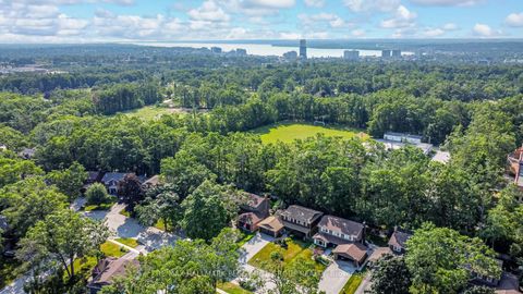 Photo 1 at 19 Oakridge Drive, Sunnidale, Barrie