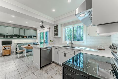 Photo 4 at 19 Oakridge Drive, Sunnidale, Barrie