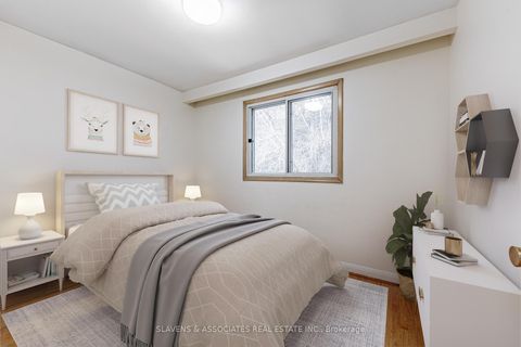 Photo 11 at 796 Davenport Road, Wychwood, Toronto