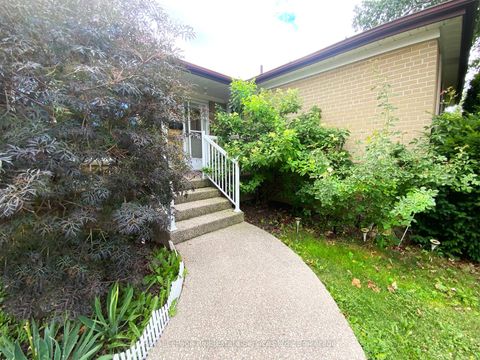 Photo 2 at 2072 Bridge Road, WO West, Oakville