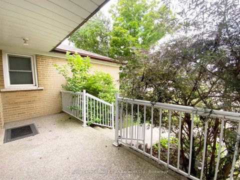 Photo 3 at 2072 Bridge Road, WO West, Oakville