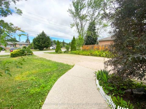 Photo 4 at 2072 Bridge Road, WO West, Oakville