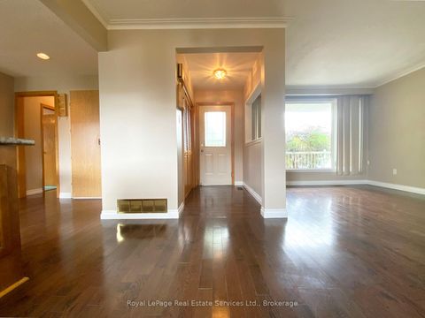 Photo 8 at 2072 Bridge Road, WO West, Oakville
