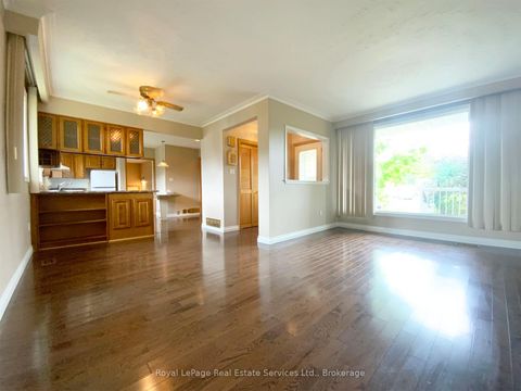 Photo 9 at 2072 Bridge Road, WO West, Oakville