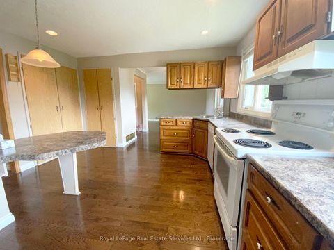 Photo 11 at 2072 Bridge Road, WO West, Oakville